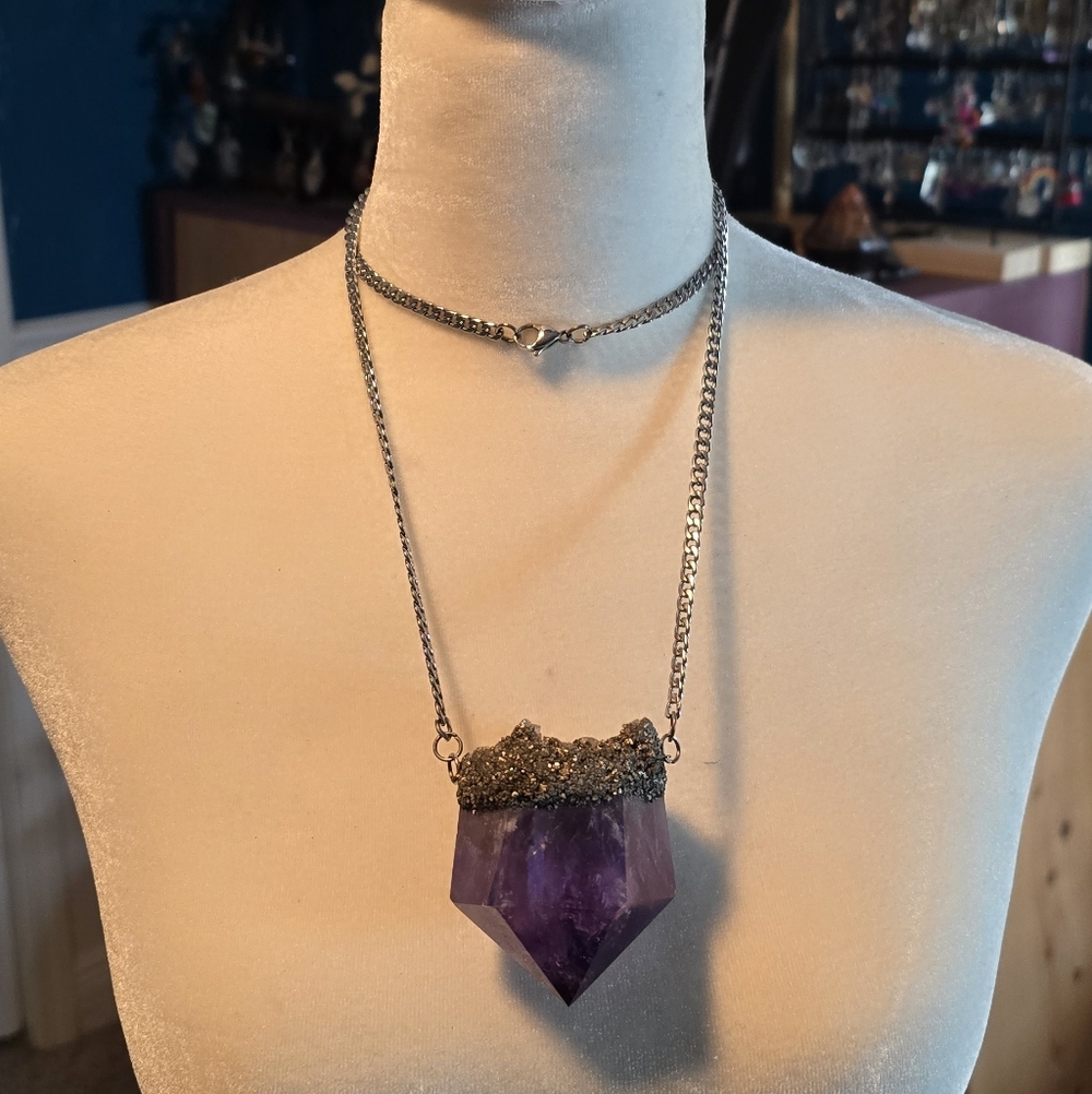 Elegant Purple Pendant Necklace